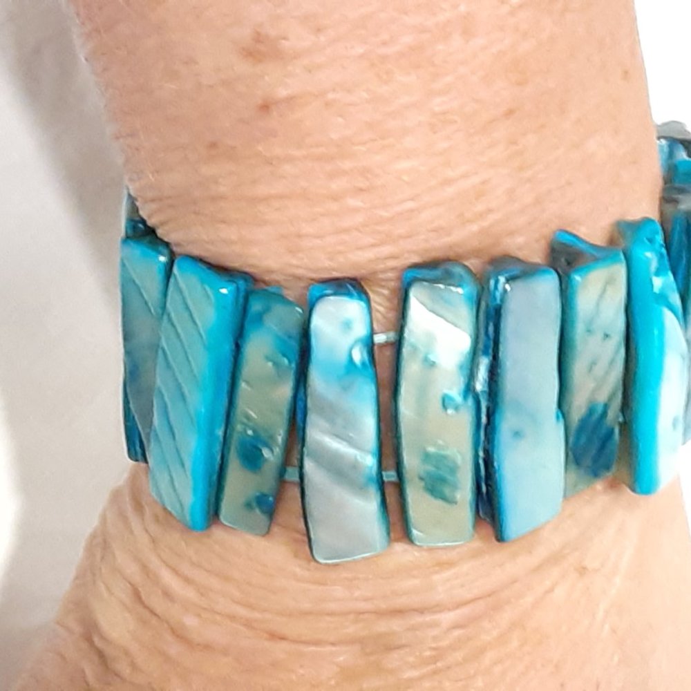 blue abalone shell stertch bracelet - Picture 4 of 4